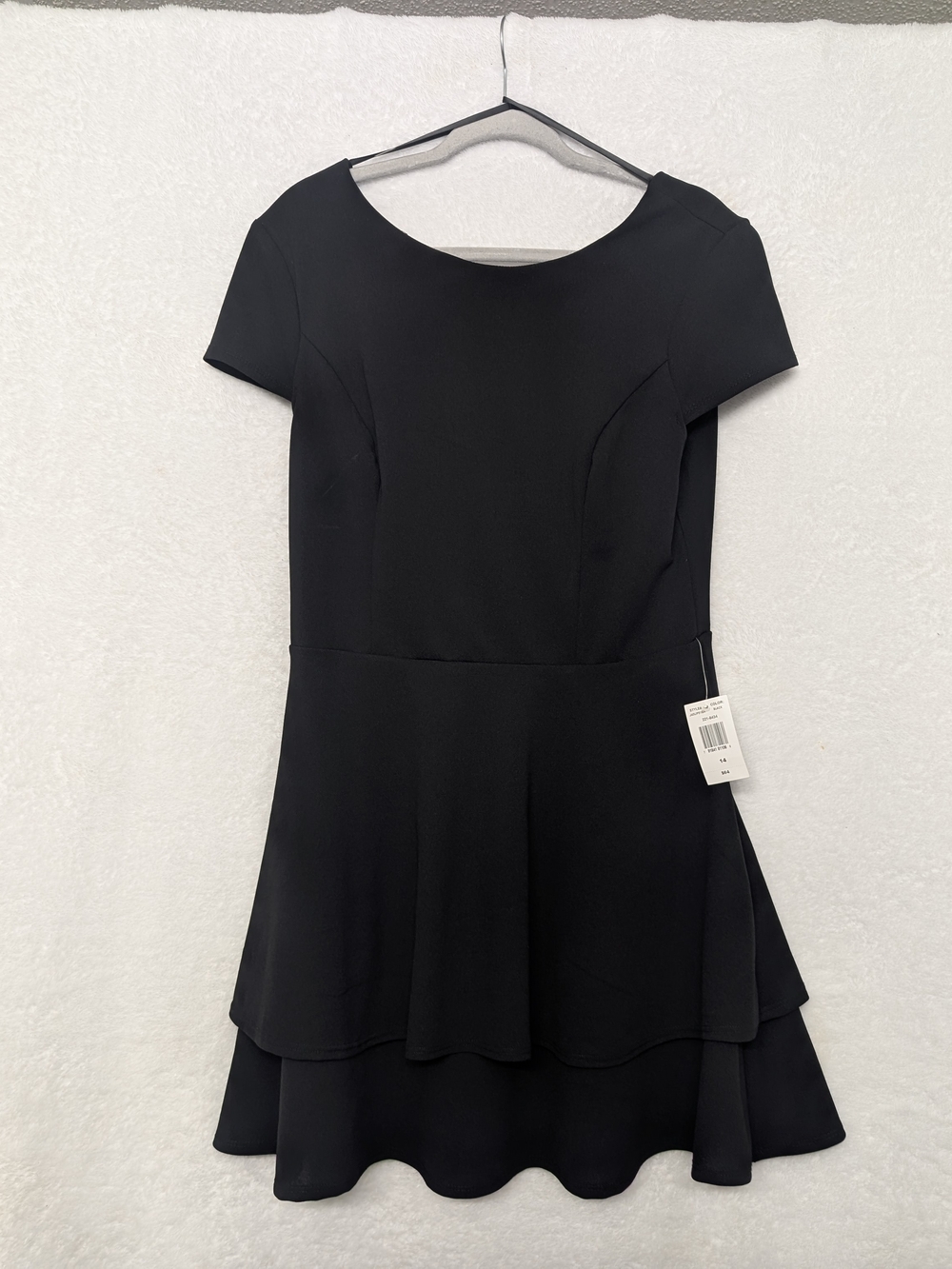 B. Smart Black Backless Tiered Short Sleeve Dress